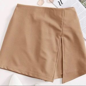NEVER WORN - Elastic Waist Skort
